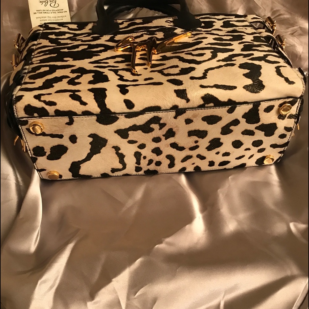 Gorgeous NWT Giuseppe Zanotti Large Ran Buckle Bag - Picture 5 of 8